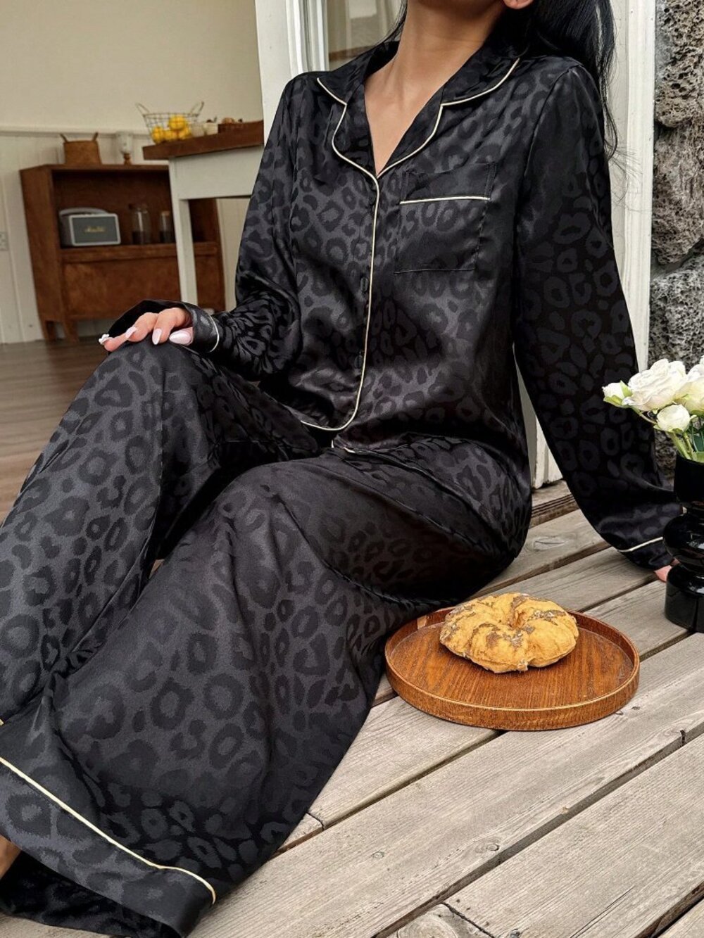 Black Elegant Leopard Jacquard Women's Long Sleeve Pajama Set